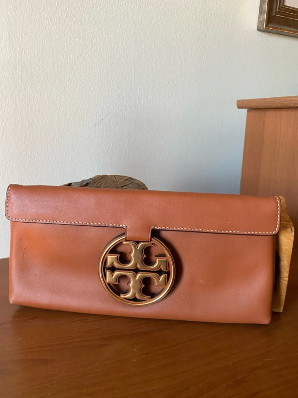 Tory Burch Miller Metal clutch Aged camello